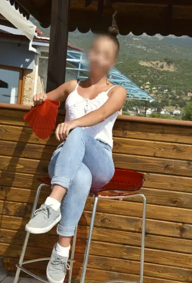 Alexandra, 34 anni